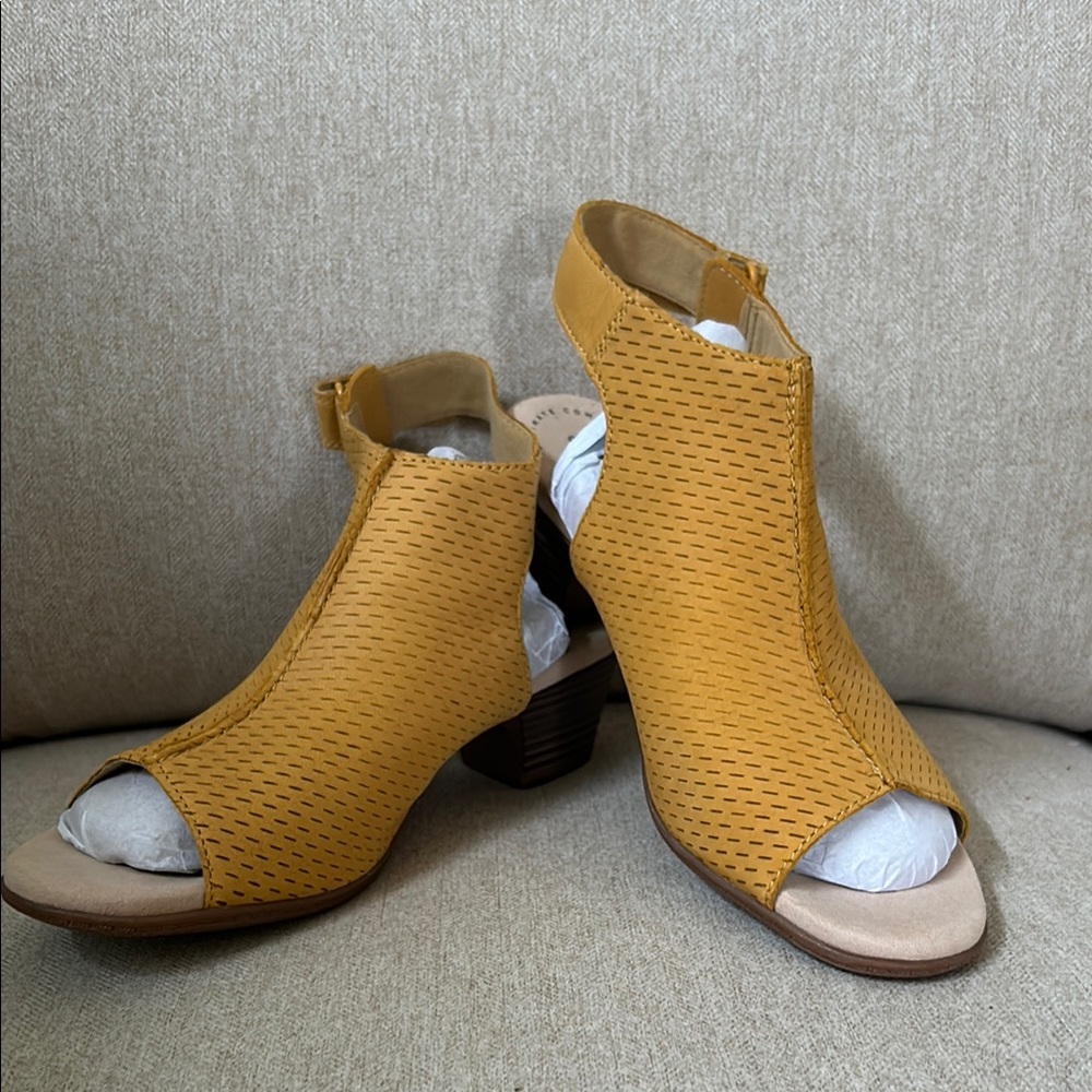 Women's Mustard Peep-Toe Sandals by Clarks